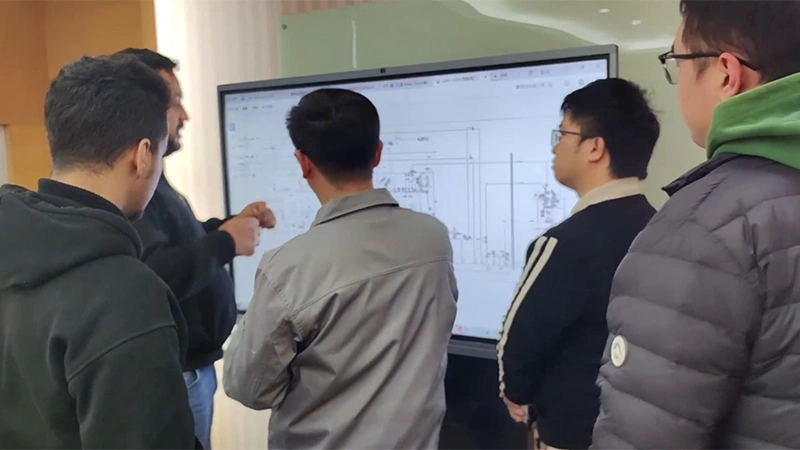 Reunión con el cliente en su planta