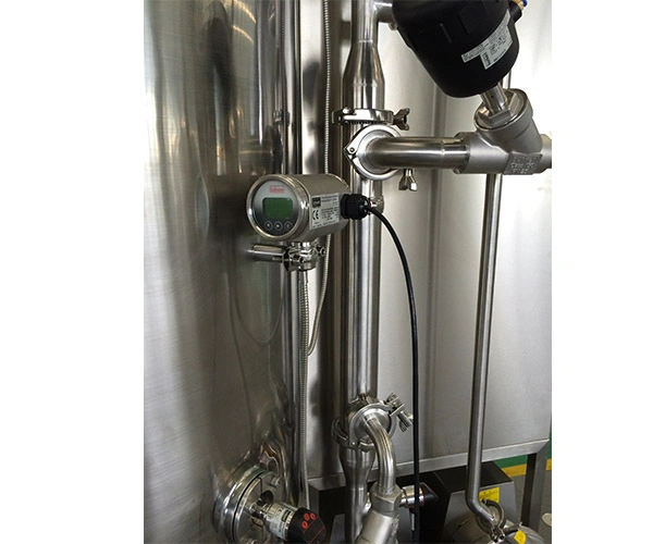 Intercambiador de calor sanitario de carcasa y tubos en miniatura